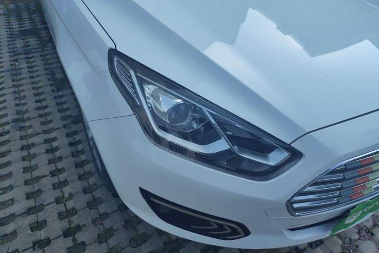 Used Ford Escort 2017 1.5L Automatic Comfort Model Right Front Headlight