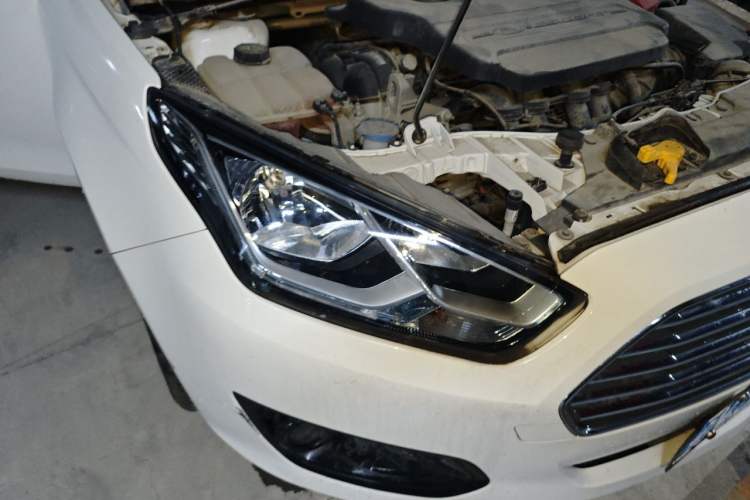 Used Ford Escort 2017 Revised Version 1.5L Automatic Comfort Edition Right Front Headlight