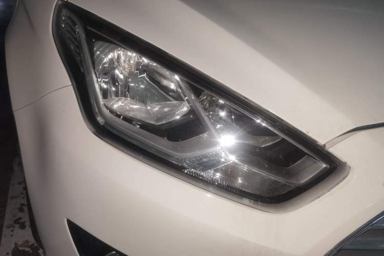 Used Ford Escort 2017 Happiness Edition 1.5L Automatic Fashion Version Right Front Headlight