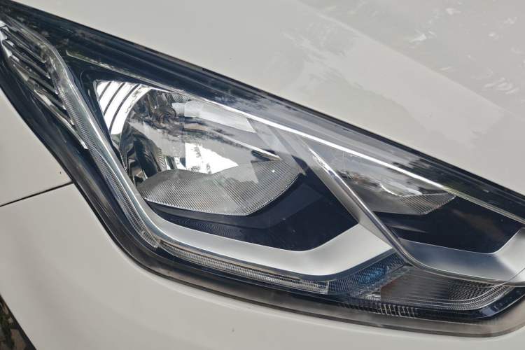 Used Ford Escort 2017 Happiness Edition 1.5L Automatic Fashion Version Right Front Headlight