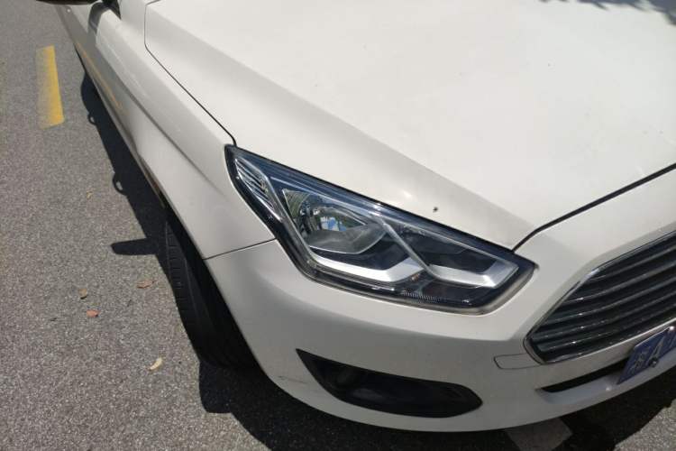 Used Ford Escort 2017 1.5L Automatic Comfort Model Right Front Headlight