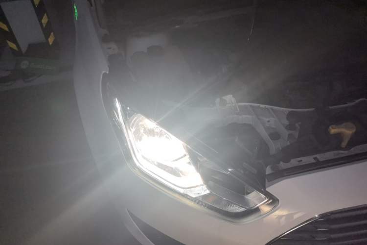 Used Ford Escort 2017 Happiness Edition 1.5L Automatic Fashion Version Right Front Headlight