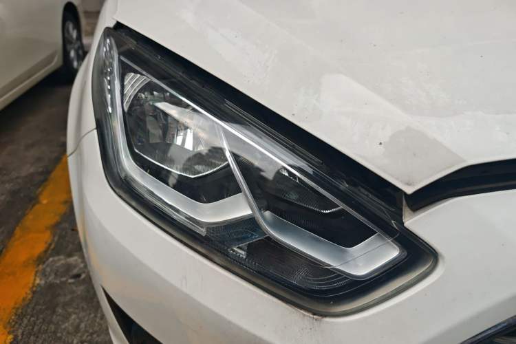 Used Ford Escort 2017 Happiness Edition 1.5L Automatic Fashion Version Right Front Headlight