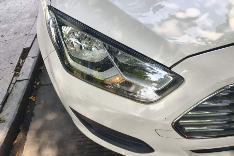 Used Ford Escort 2017 Revised Version 1.5L Automatic Comfort Edition Right Front Headlight