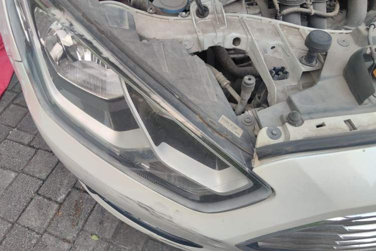 Used Ford Escort 2017 Happiness Edition 1.5L Automatic Fashion Version Right Front Headlight