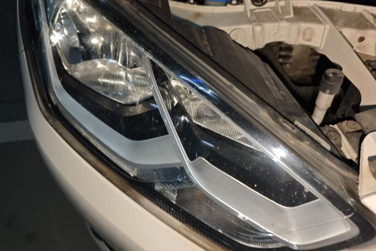 Used Ford Escort 2017 Happiness Edition 1.5L Automatic Fashion Version Right Front Headlight