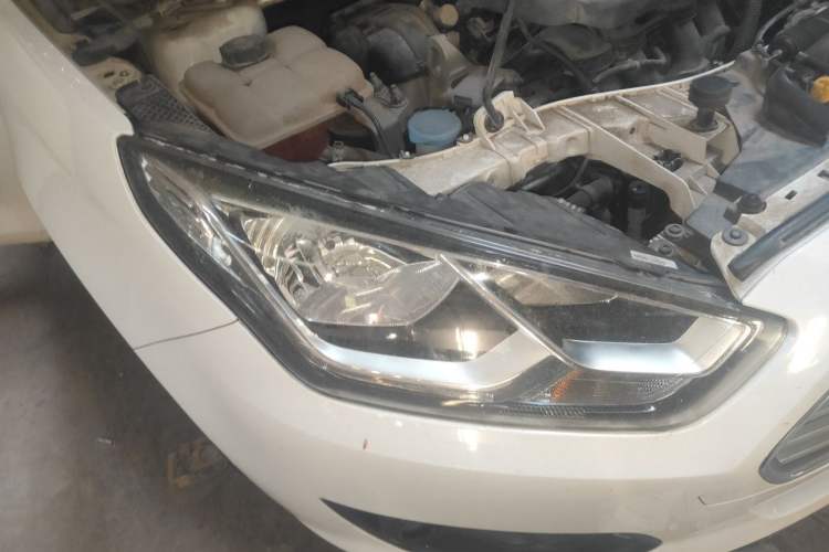 Used Ford Escort 2017 Happy Edition 1.5L Manual Fashion Model Right Front Headlight