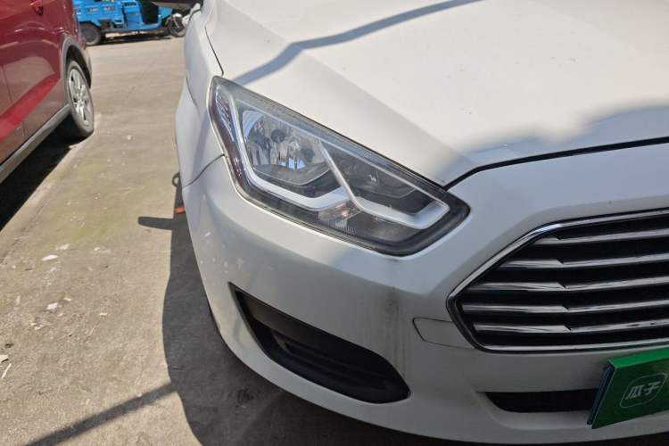Used Ford Escort 2017 Revised Version 1.5L Automatic Comfort Edition Right Front Headlight