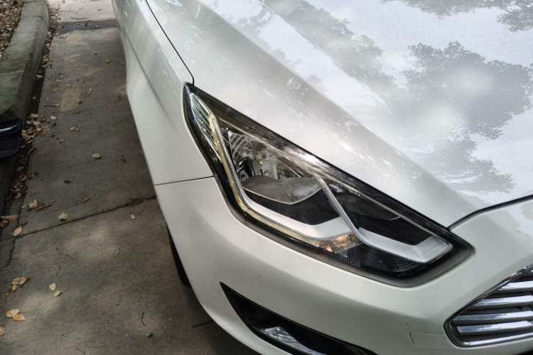Used Ford Escort 2017 Happiness Edition 1.5L Automatic Fashion Version Right Front Headlight