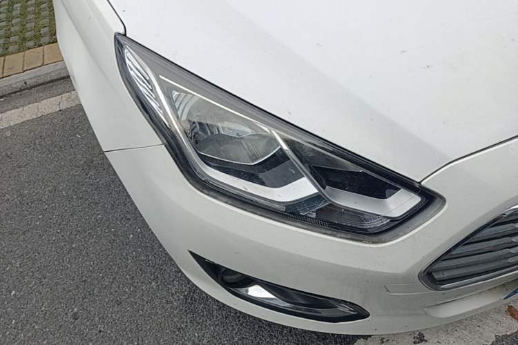 Used Ford Escort 2017 Happiness Edition 1.5L Automatic Fashion Version Right Front Headlight