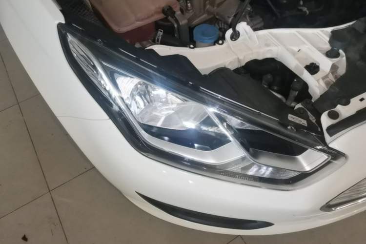 Used Ford Escort 2017 Revised Version 1.5L Automatic Comfort Edition Right Front Headlight