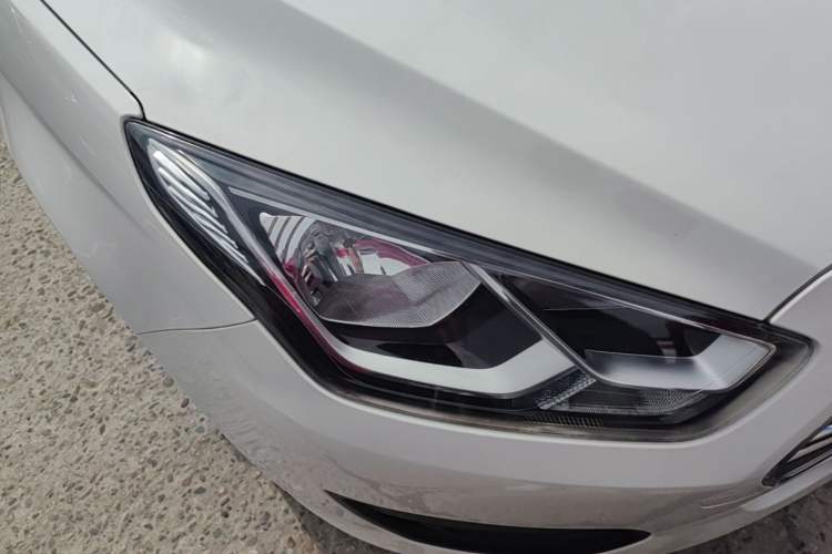 Used Ford Escort 2017 Revised Version 1.5L Automatic Comfort Edition Right Front Headlight