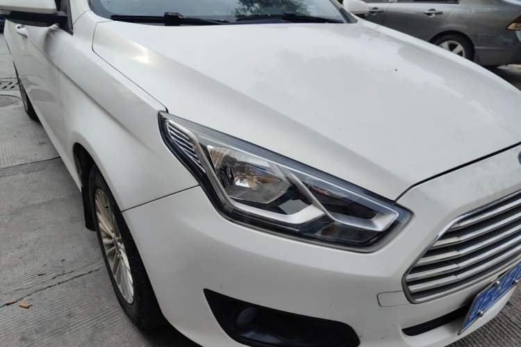 Used Ford Escort 2017 1.5L Automatic Comfort Model Right Front Headlight