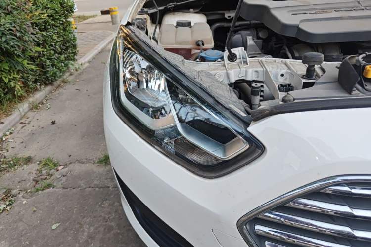 Used Ford Escort 2017 1.5L Automatic Comfort Model Right Front Headlight