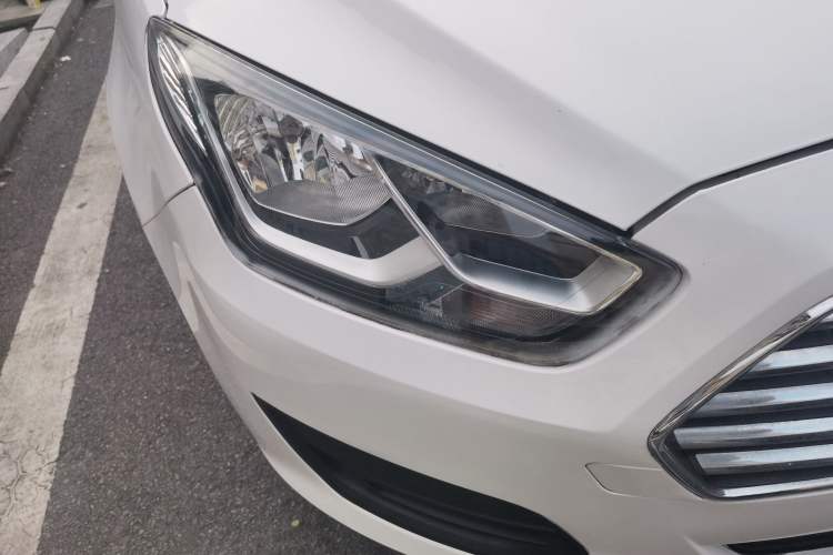 Used Ford Escort 2017 Revised Version 1.5L Automatic Comfort Edition Right Front Headlight