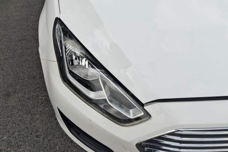 Used Ford Escort 2017 Revised Version 1.5L Automatic Comfort Edition Right Front Headlight