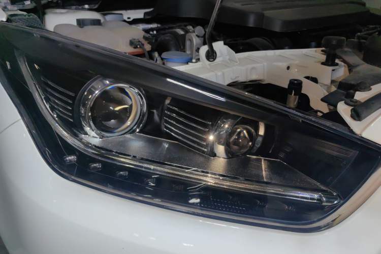 Used Ford Escort 2017 Happiness Edition 1.5L Automatic Fashion Version Right Front Headlight
