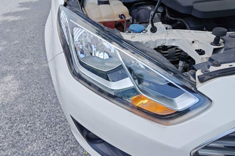 Used Ford Escort 2017 Happiness Edition 1.5L Automatic Fashion Version Right Front Headlight