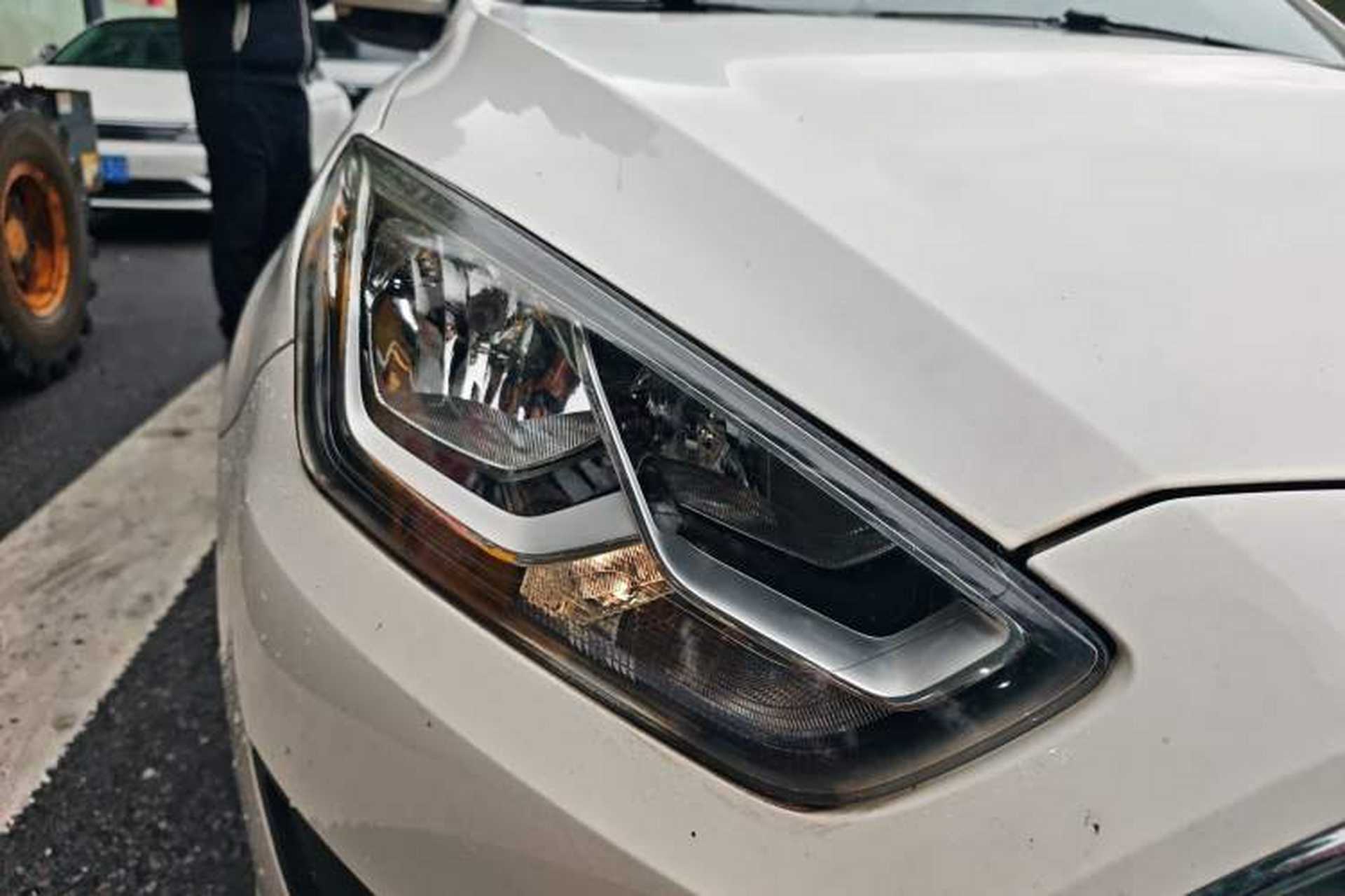 Used Ford Escort 2017 Revised Version 1.5L Manual Comfort Edition Right Front Headlight