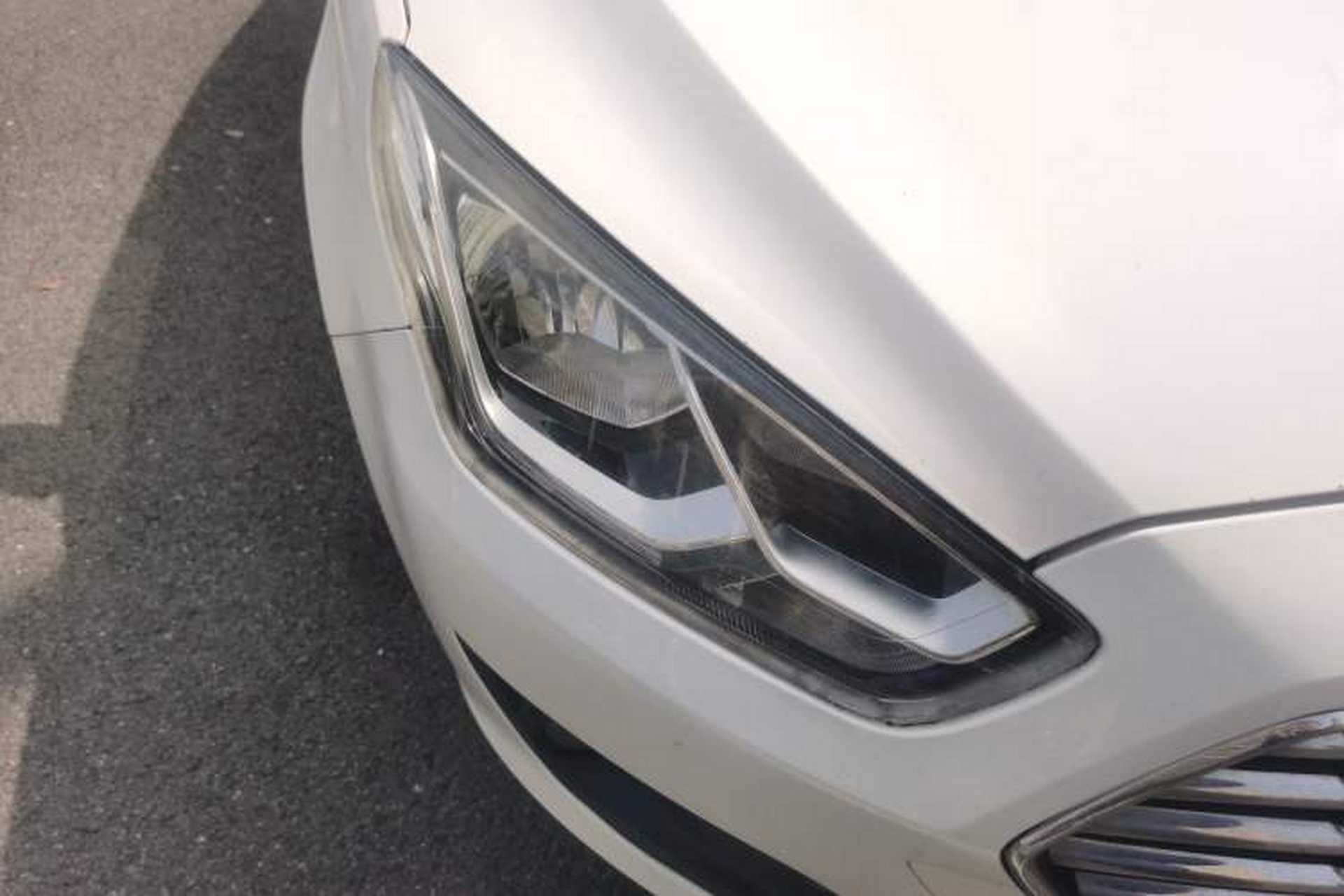Used Ford Escort 2017 Happiness Edition 1.5L Automatic Fashion Version Right Front Headlight
