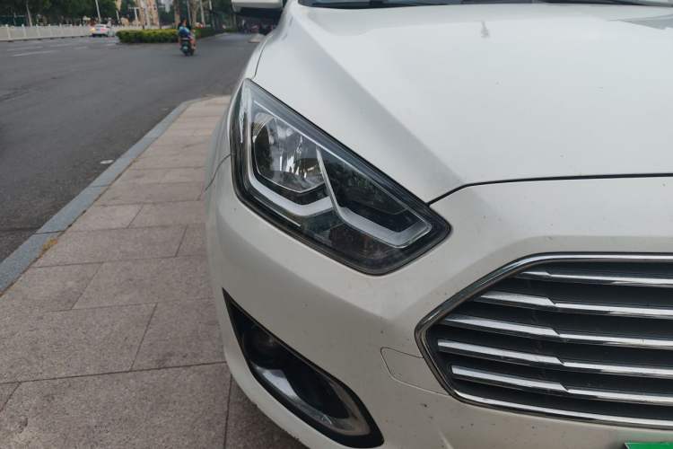Used Ford Escort 2017 Happy Edition 1.5L Manual Fashion Model Right Front Headlight