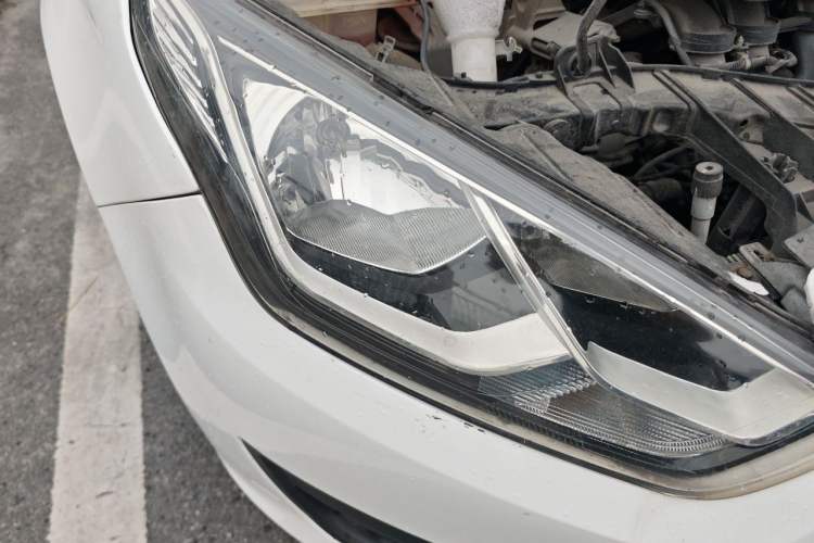 Used Ford Escort 2017 Revised Version 1.5L Manual Comfort Edition Right Front Headlight
