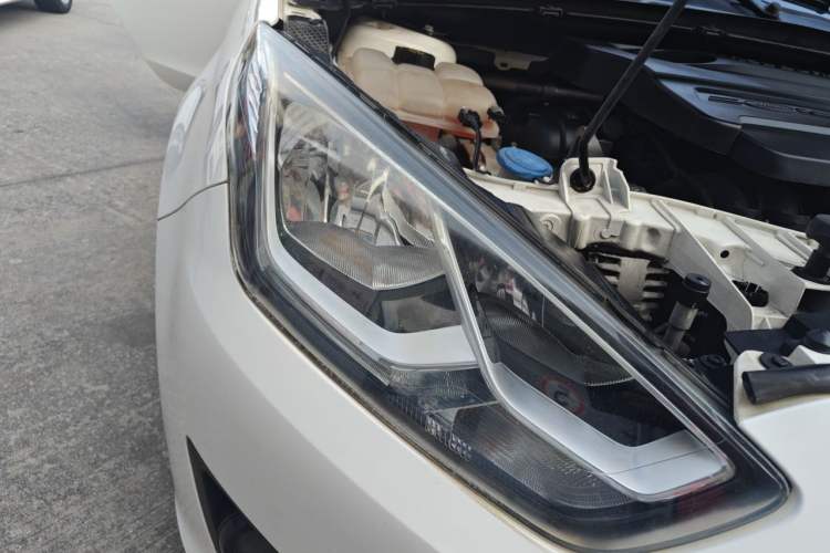 Used Ford Escort 2017 1.5L Automatic Comfort Model Right Front Headlight