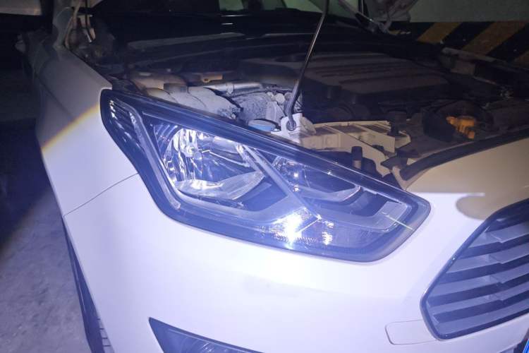 Used Ford Escort 2017 Happiness Edition 1.5L Automatic Fashion Version Right Front Headlight