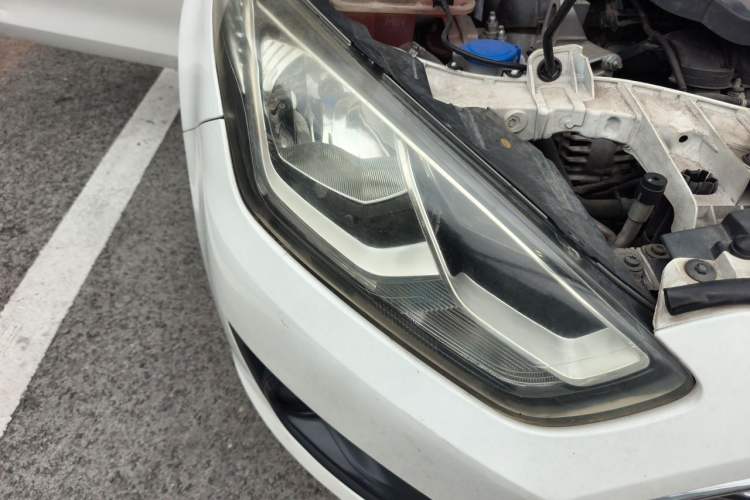 Used Ford Escort 2017 Happiness Edition 1.5L Automatic Fashion Version Right Front Headlight