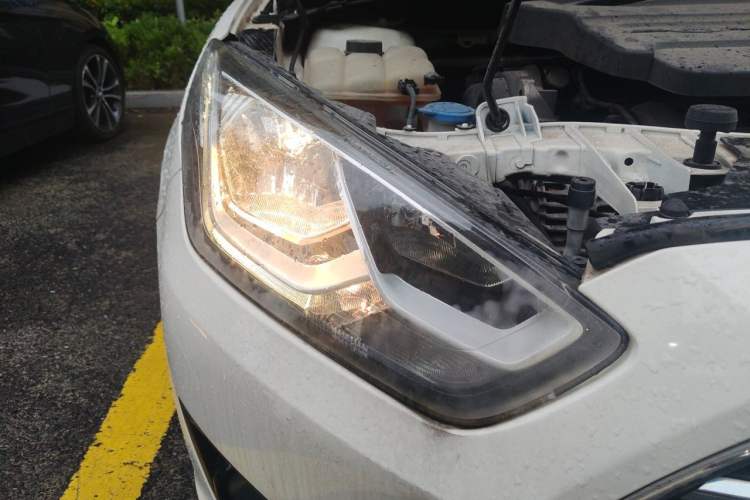 Used Ford Escort 2017 Happiness Edition 1.5L Automatic Fashion Version Right Front Headlight