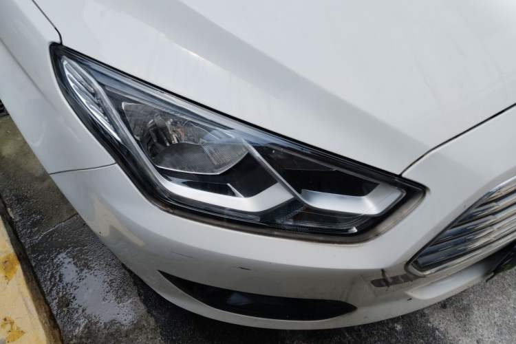 Used Ford Escort 2017 Happiness Edition 1.5L Automatic Fashion Version Right Front Headlight