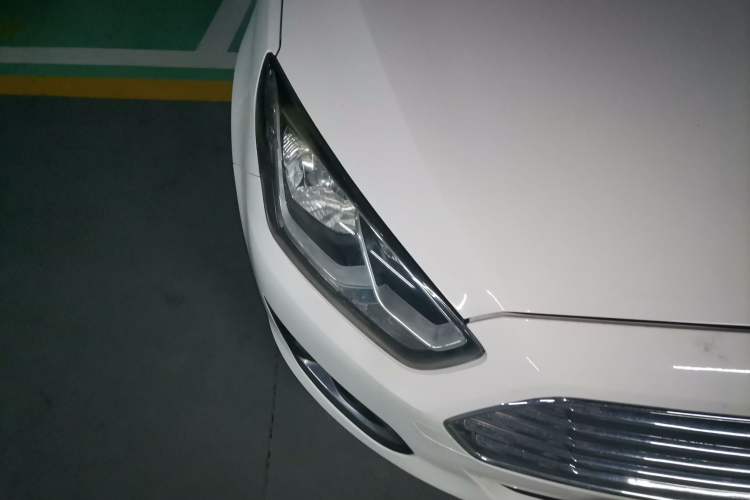 Used Ford Escort 2017 Happiness Edition 1.5L Automatic Fashion Version Right Front Headlight