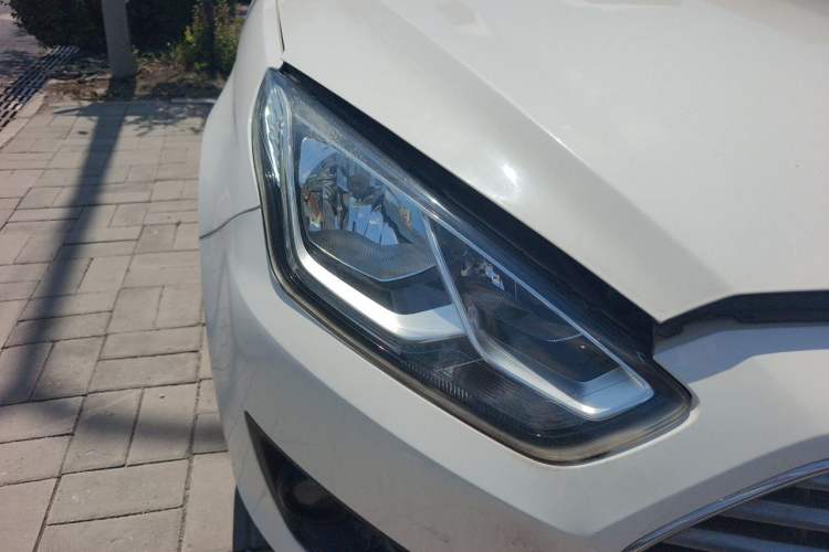 Used Ford Escort 2017 Happy Edition 1.5L Manual Fashion Model Right Front Headlight