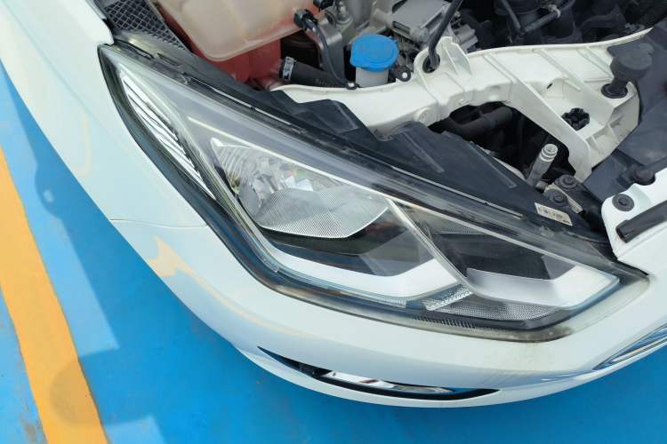Used Ford Escort 2017 Happiness Edition 1.5L Automatic Fashion Version Right Front Headlight