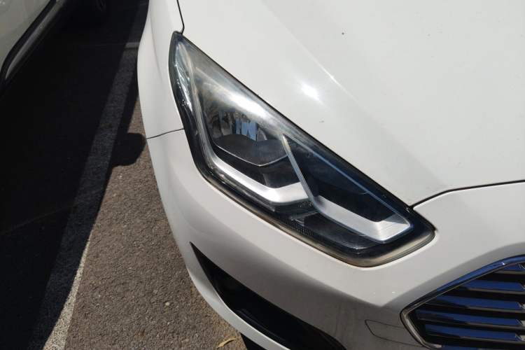 Used Ford Escort 2017 Happiness Edition 1.5L Automatic Fashion Version Right Front Headlight