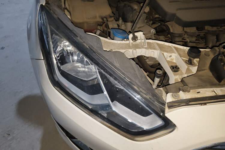 Used Ford Escort 2017 Happiness Edition 1.5L Automatic Fashion Version Right Front Headlight