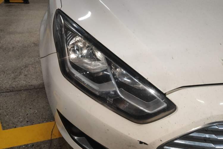Used Ford Escort 2017 Happiness Edition 1.5L Automatic Fashion Version Right Front Headlight
