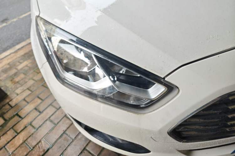 Used Ford Escort 2017 Happiness Edition 1.5L Automatic Fashion Version Right Front Headlight