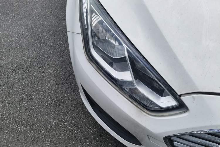 Used Ford Escort 2017 Revised Version 1.5L Automatic Comfort Edition Right Front Headlight