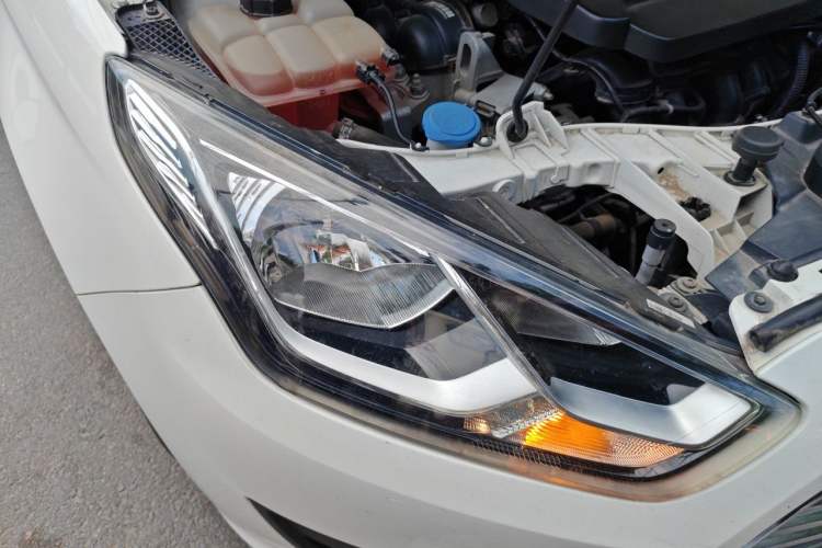 Used Ford Escort 2017 1.5L Manual Comfort Model Right Front Headlight