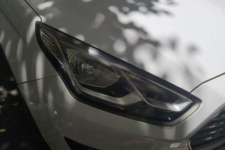 Used Ford Escort 2017 Happiness Edition 1.5L Automatic Fashion Version Right Front Headlight