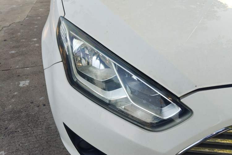 Used Ford Escort 2017 1.5L Automatic Comfort Model Right Front Headlight