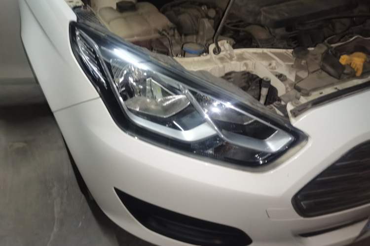 Used Ford Escort 2017 1.5L Manual Comfort Model Right Front Headlight