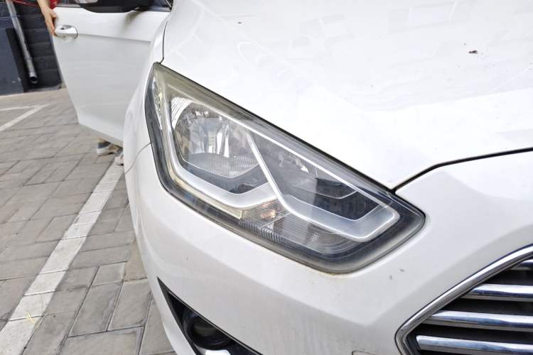 Used Ford Escort 2017 Happiness Edition 1.5L Automatic Fashion Version Right Front Headlight