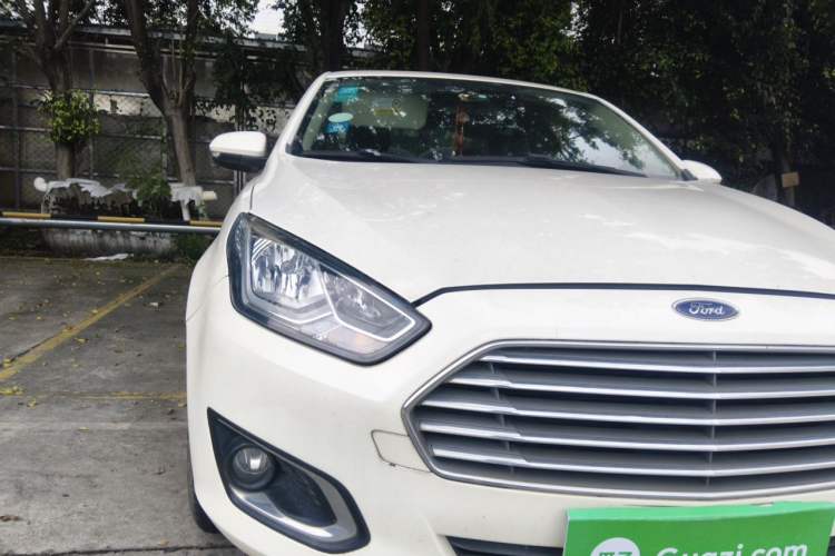 Used Ford Escort 2017 Happy Edition 1.5L Manual Fashion Model Right Front Headlight