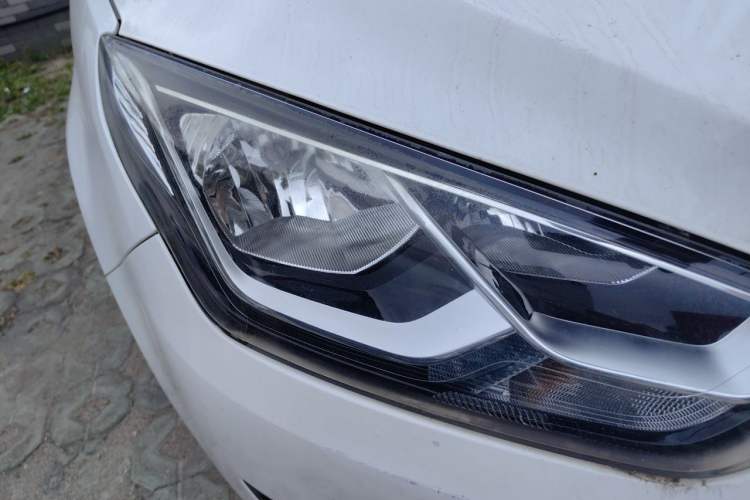 Used Ford Escort 2017 Revised Version 1.5L Manual Comfort Edition Right Front Headlight
