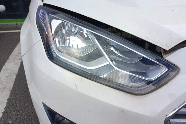 Used Ford Escort 2017 1.5L Automatic Comfort Model Right Front Headlight