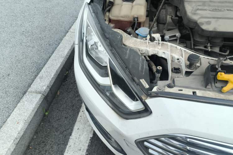 Used Ford Escort 2017 Revised Version 1.5L Manual Comfort Edition Right Front Headlight