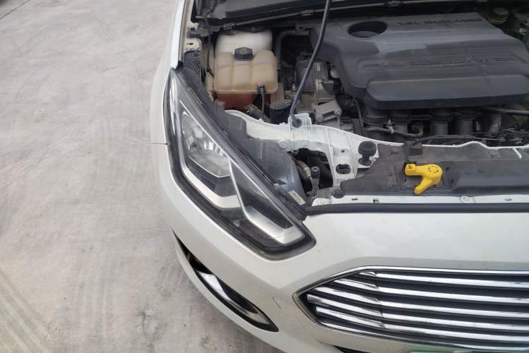 Used Ford Escort 2017 Revised Version 1.5L Automatic Comfort Edition Right Front Headlight