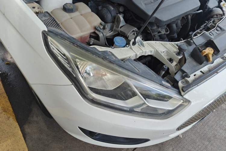 Used Ford Escort 2017 1.5L Automatic Comfort Model Right Front Headlight